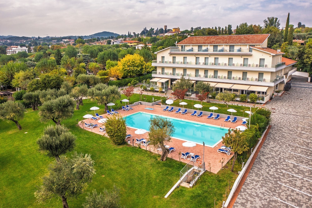 Villa Paradiso Suite in MONIGA DEL GARDA
