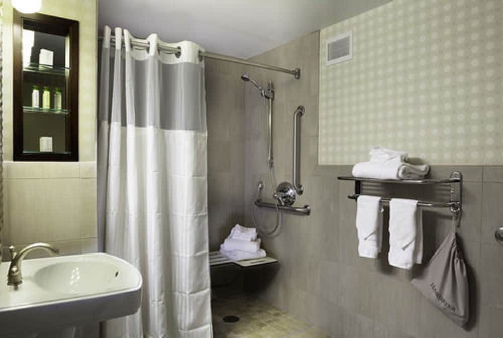 DoubleTree by Hilton Hotel Denver 12/71