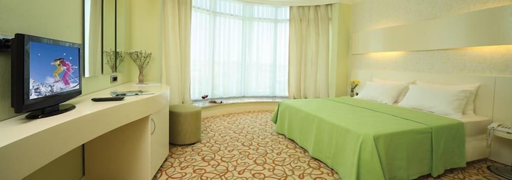 Double Royal Hotel 3/30