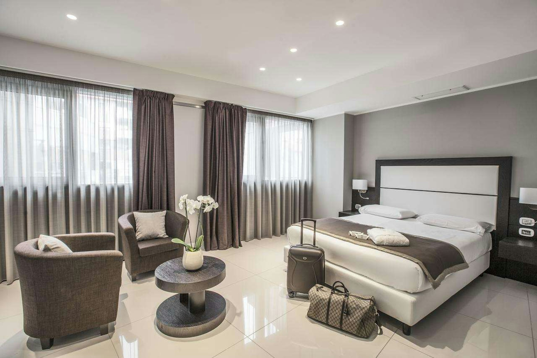 Marconi Hotel 27/63
