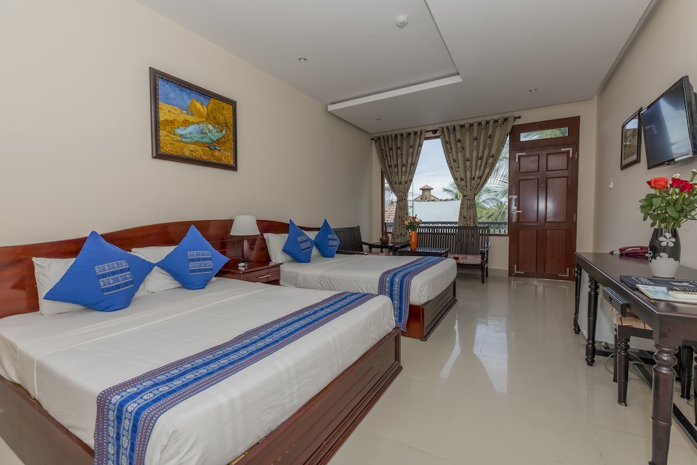 DELUXE, GARDEN OR OCEAN VIEW