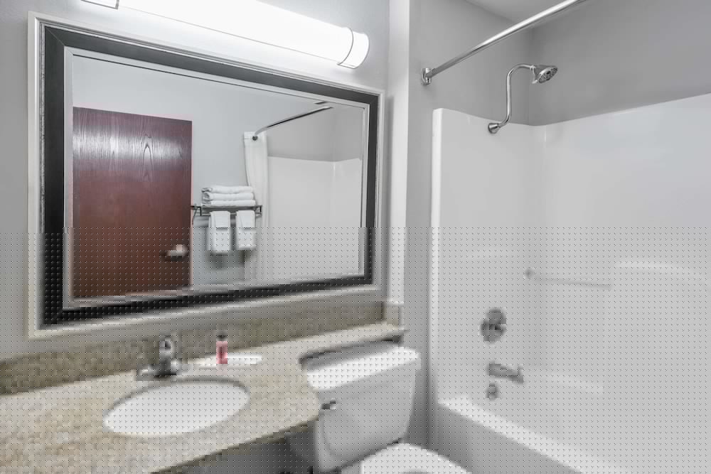 Microtel Inn And Suites Scott 7/37