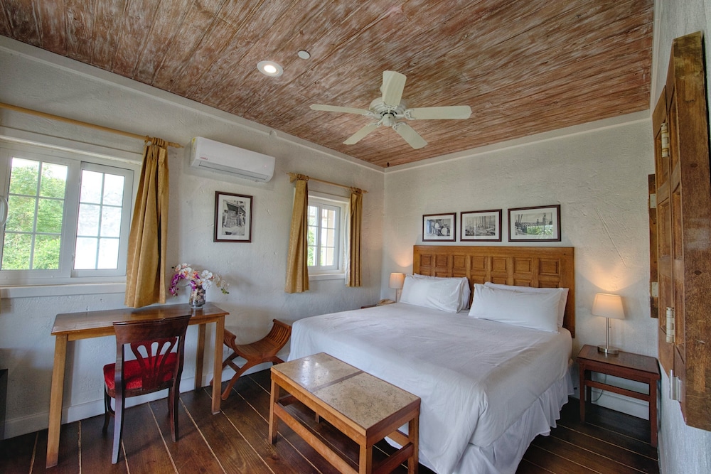 SUITE, KING BED, OCEAN VIEW