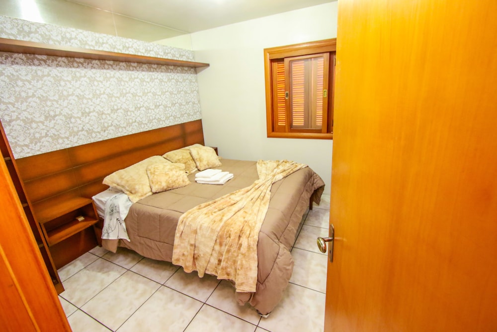 CITY, APARTMENT, QUEEN BED, GARDEN VIEW, SOFA