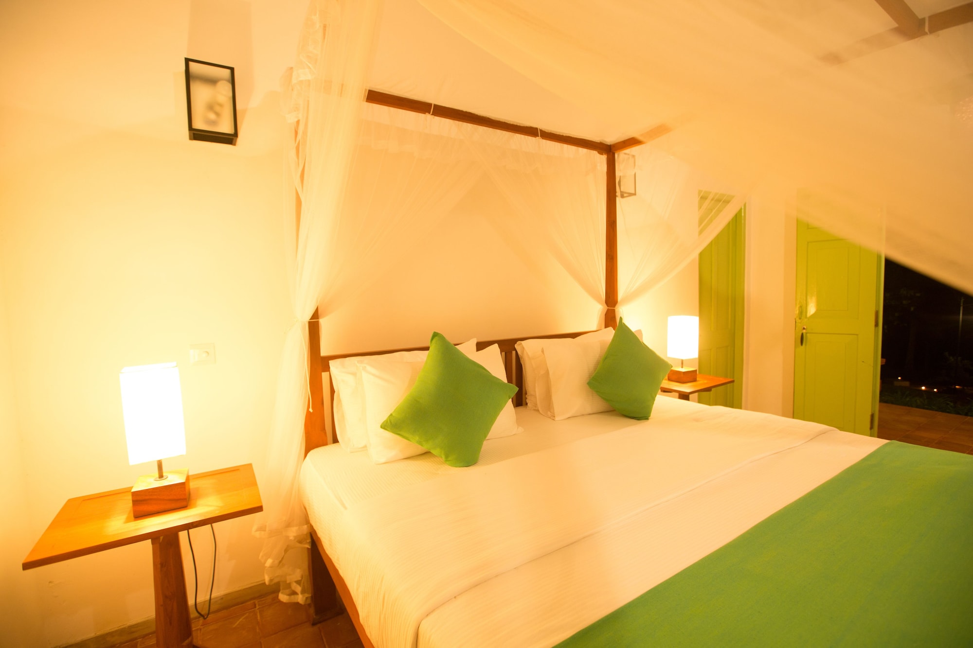DELUXE, KING BED, GARDEN VIEW, PRIVATE BATHROOM