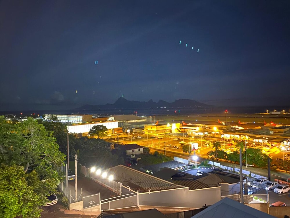 Tahiti Airport Motel 15/64