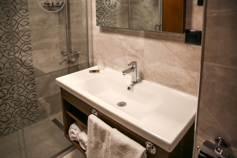 New Gate Hotel 23/25