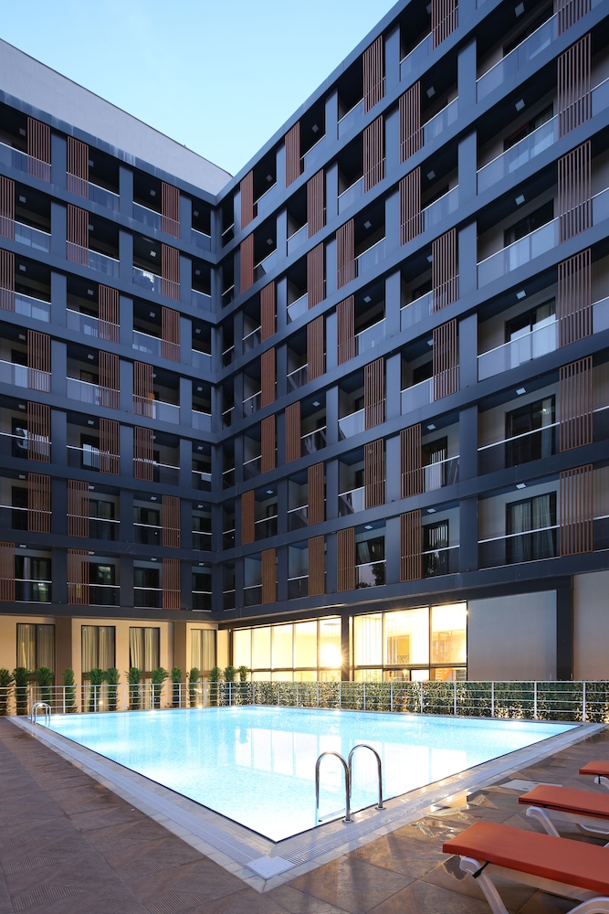 Coordinat Suites 3/65