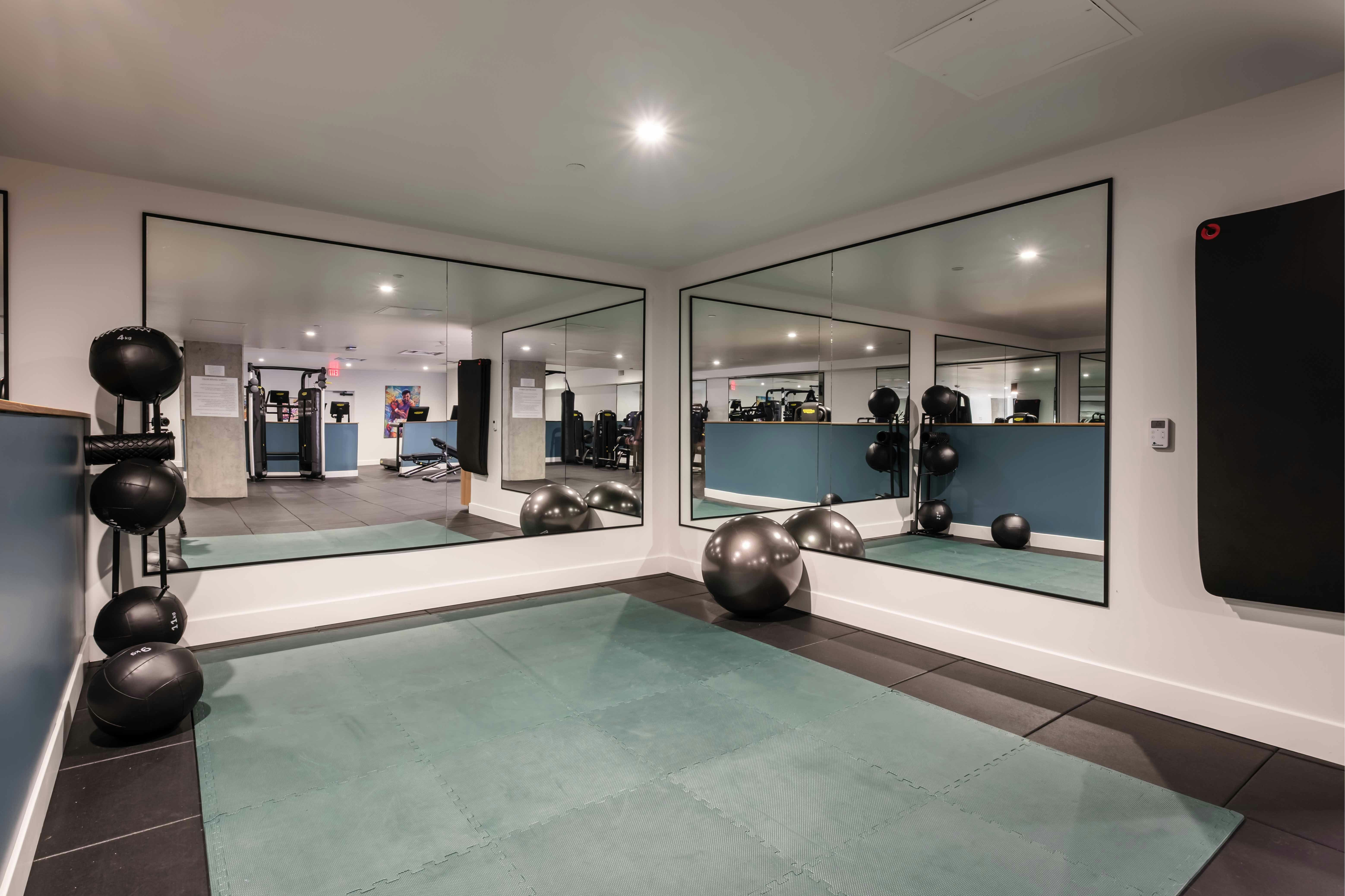 Hotel Bourre Bonne Louisville, Curio Collection by Hilton 23/56