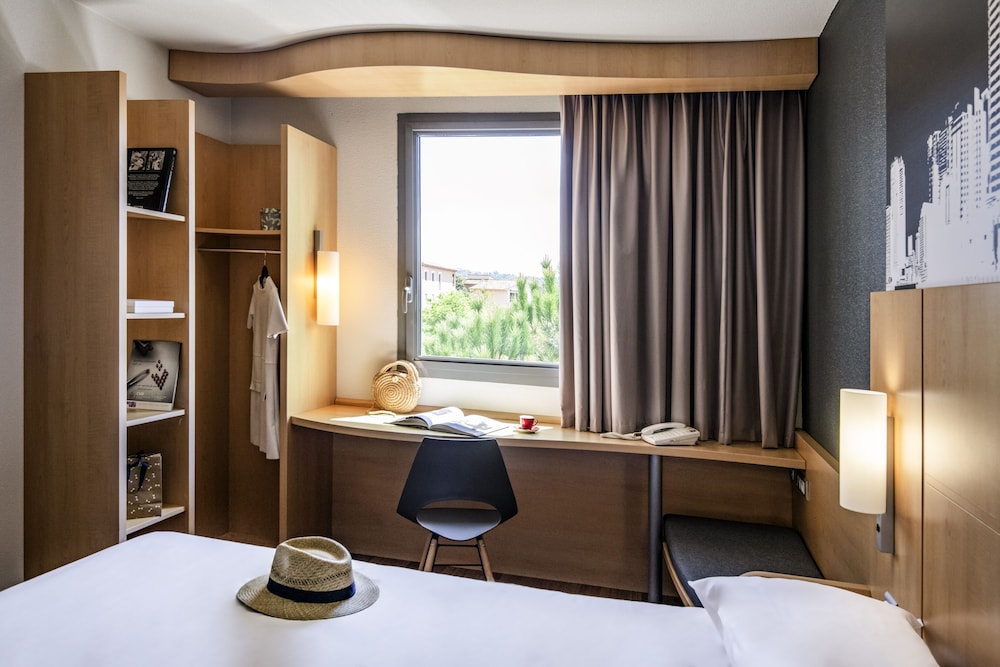Ibis Cannes Mouans Sartoux 8/18