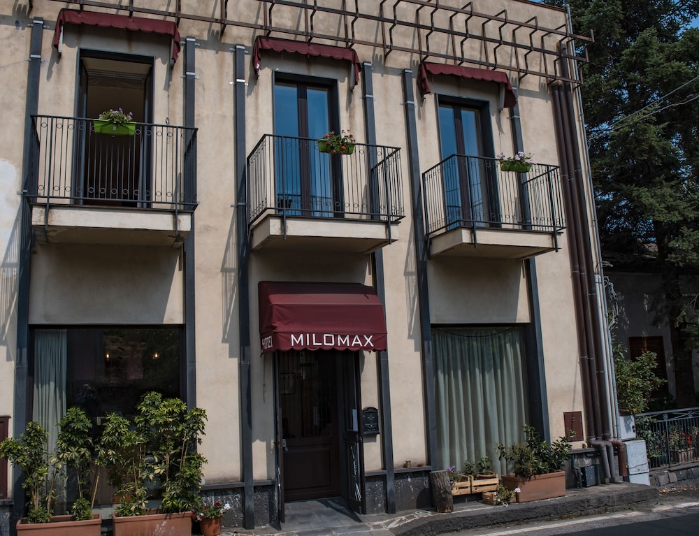 HOTEL MILOMAX 2/68