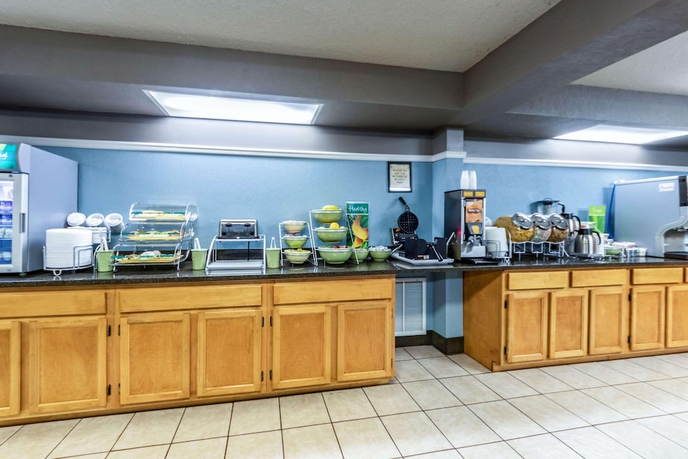 Quality Inn & Suites Newberry, MI 41/49