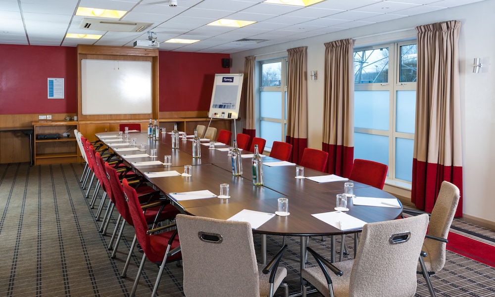 Holiday Inn Express Swindon West an IHG Hotel 48/50