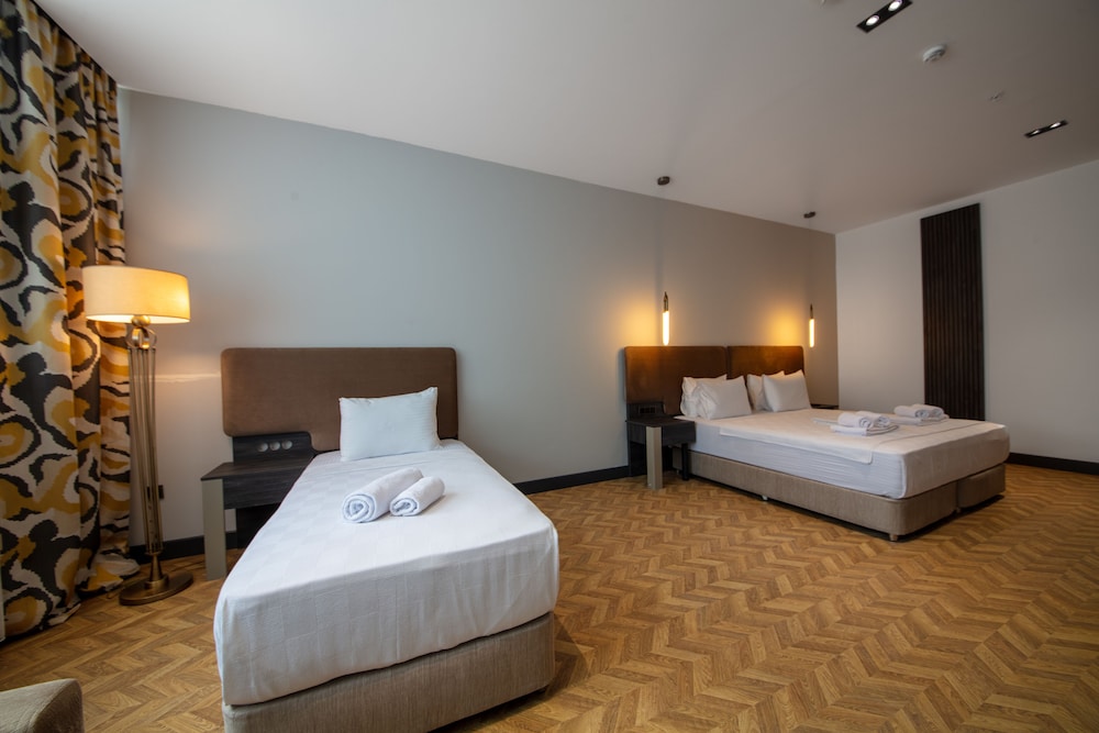 V CENTER HOTEL 33/65