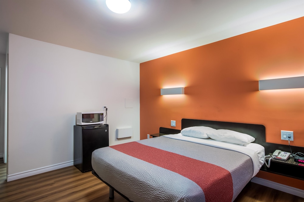 Motel6 Sudbury, ON 28/46
