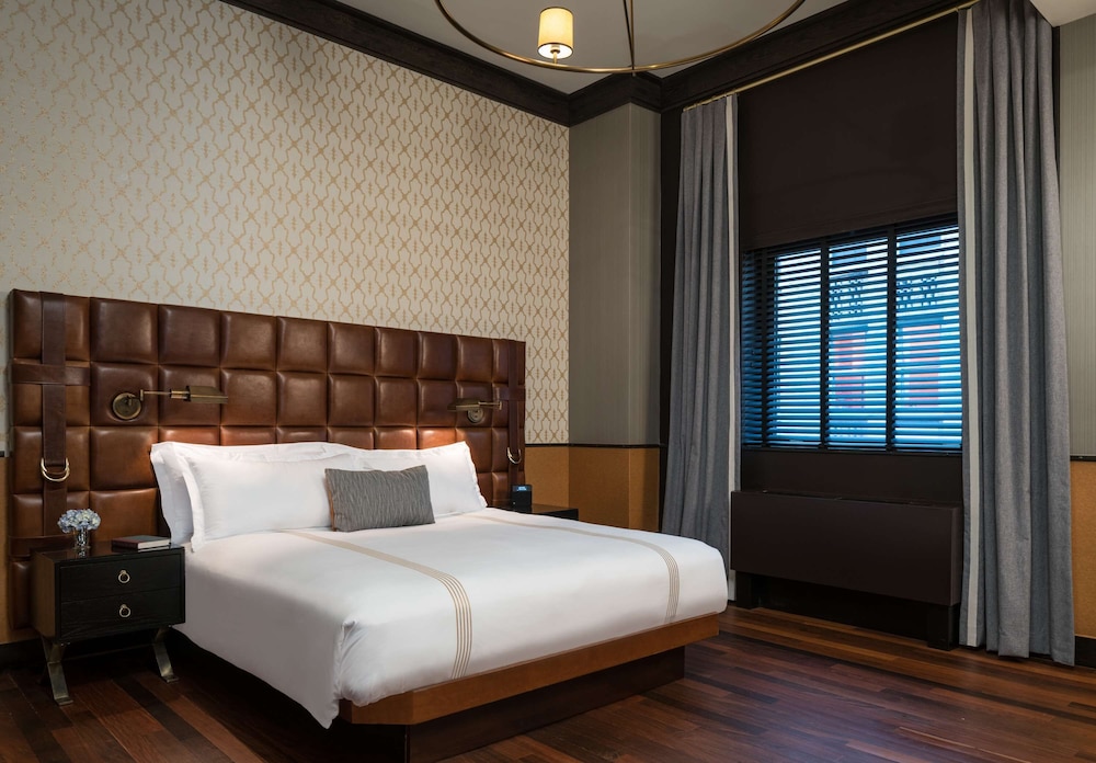 PREMIUM, SUITE, KING BED, SOFA