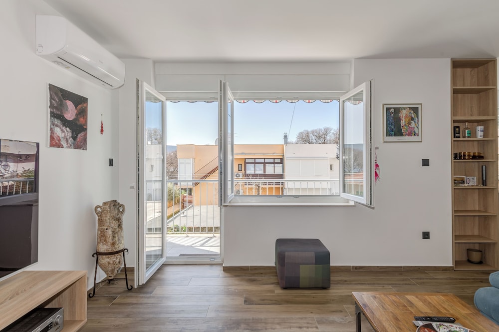 Bells & Whistles, Comfortable Condo 15/30