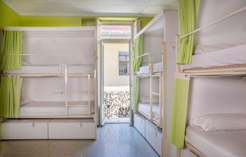 Mixed Dorm, 12 People, Shared Bathroom