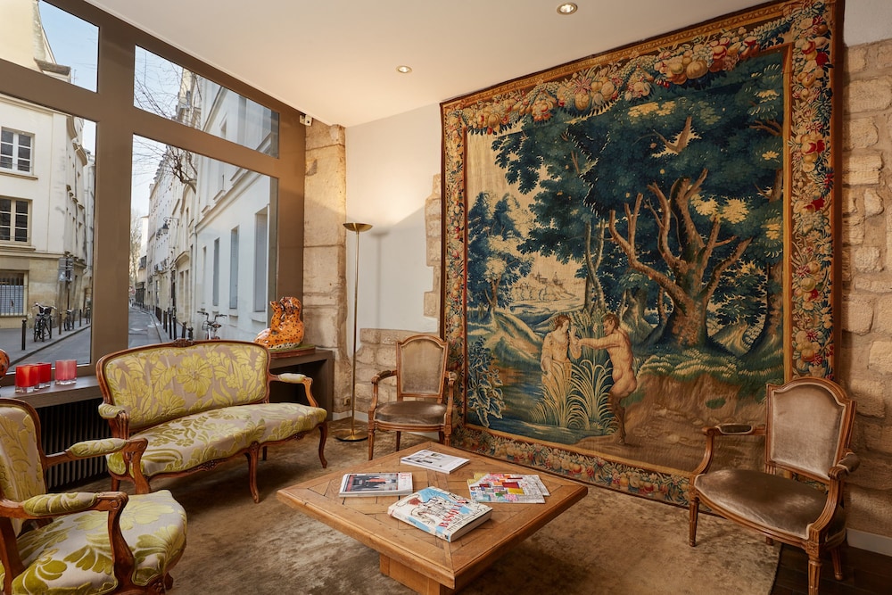 Hotel de Notre Dame Maitre Albert 37/65