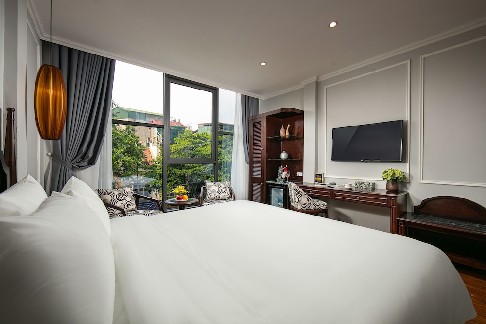 SENIOR, DOUBLE BED, CITY VIEW