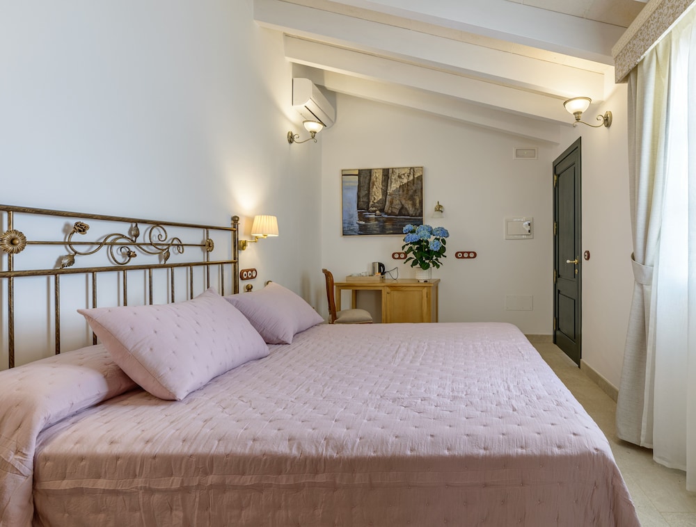 Seranova Luxury Hotel - Adults Only 9/50