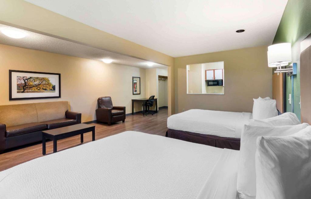 Deluxe, 2 Queen Beds