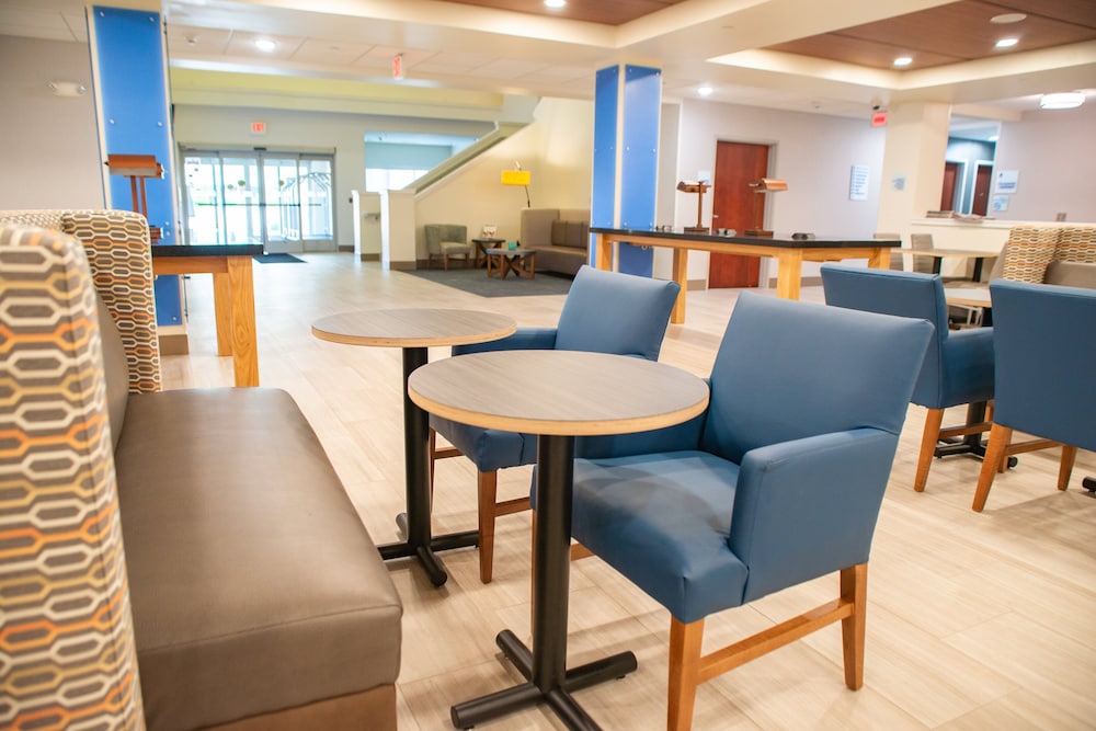 Holiday Inn Express Hotel Suites Winona 32/49