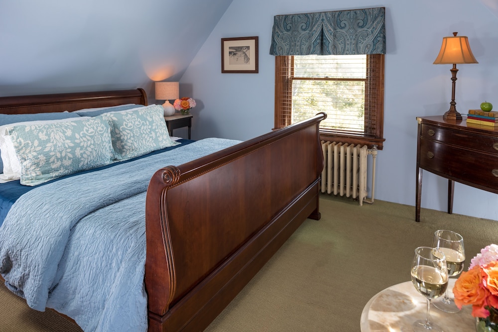 Manor House Bed & Breakfast 10/73