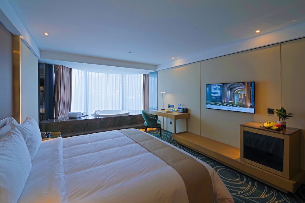 Superise Hotel 8/40