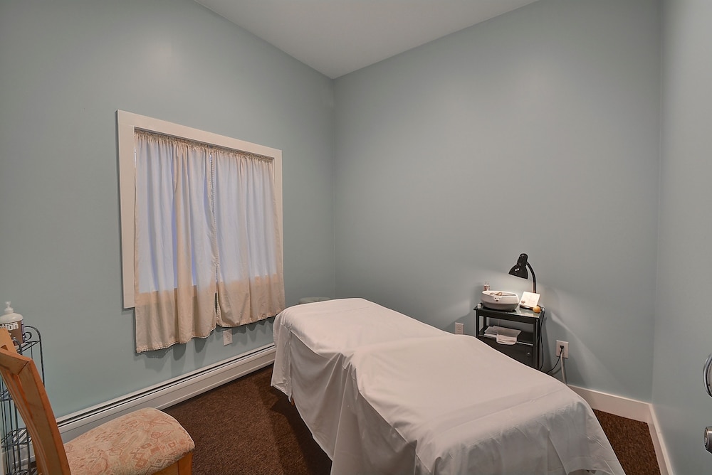 Colonial Motel And Spa 32/60