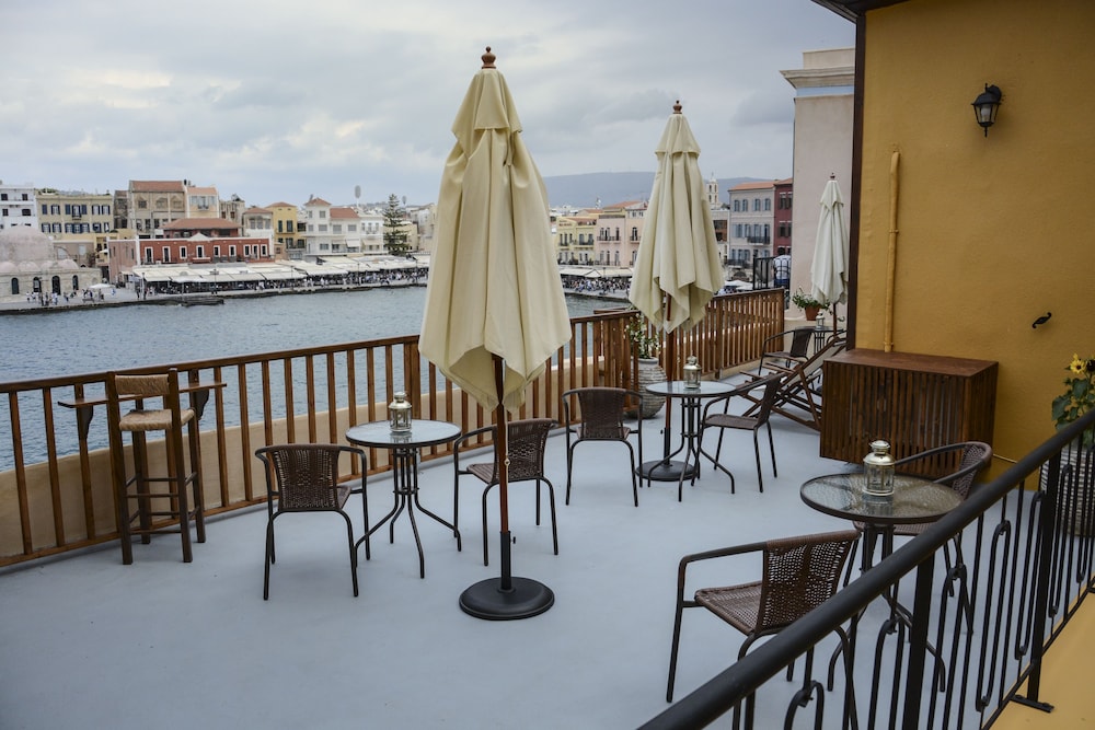 Captain Vasilis Hotel 43/56