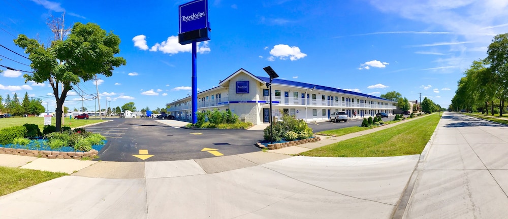 Travelodge by Wyndham Madison Heights MI 1/41