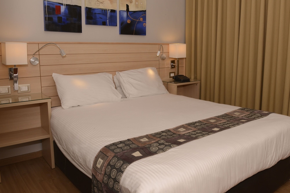Crystal Suites 4/25