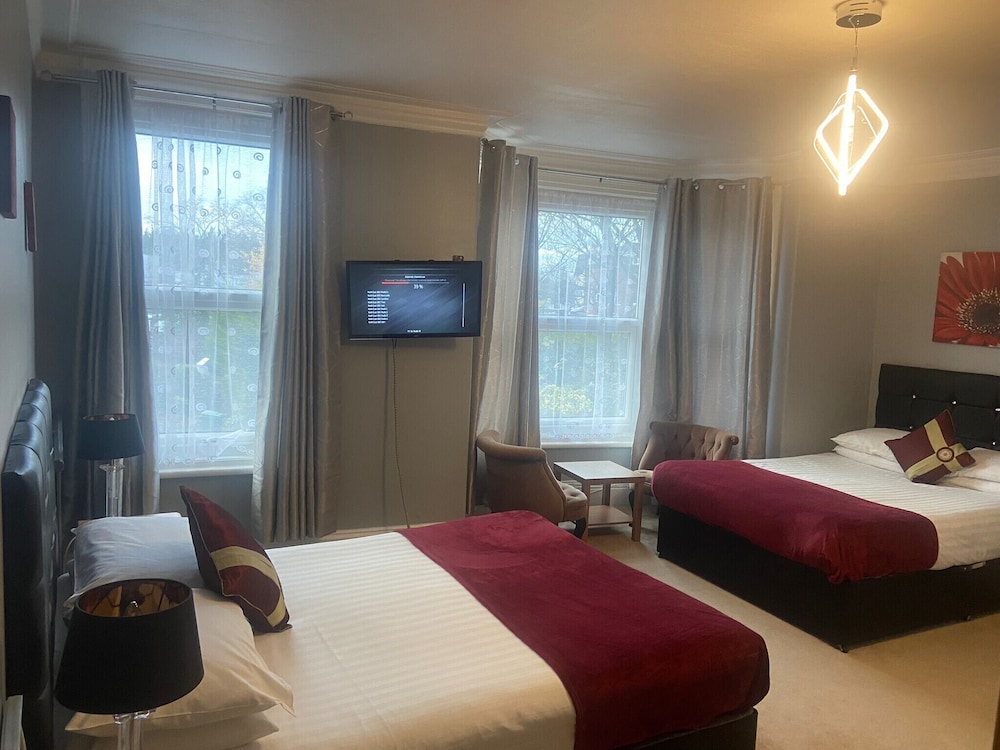 Diamonds Lodge Ltd (Ex Crossways Guest House) 5/34