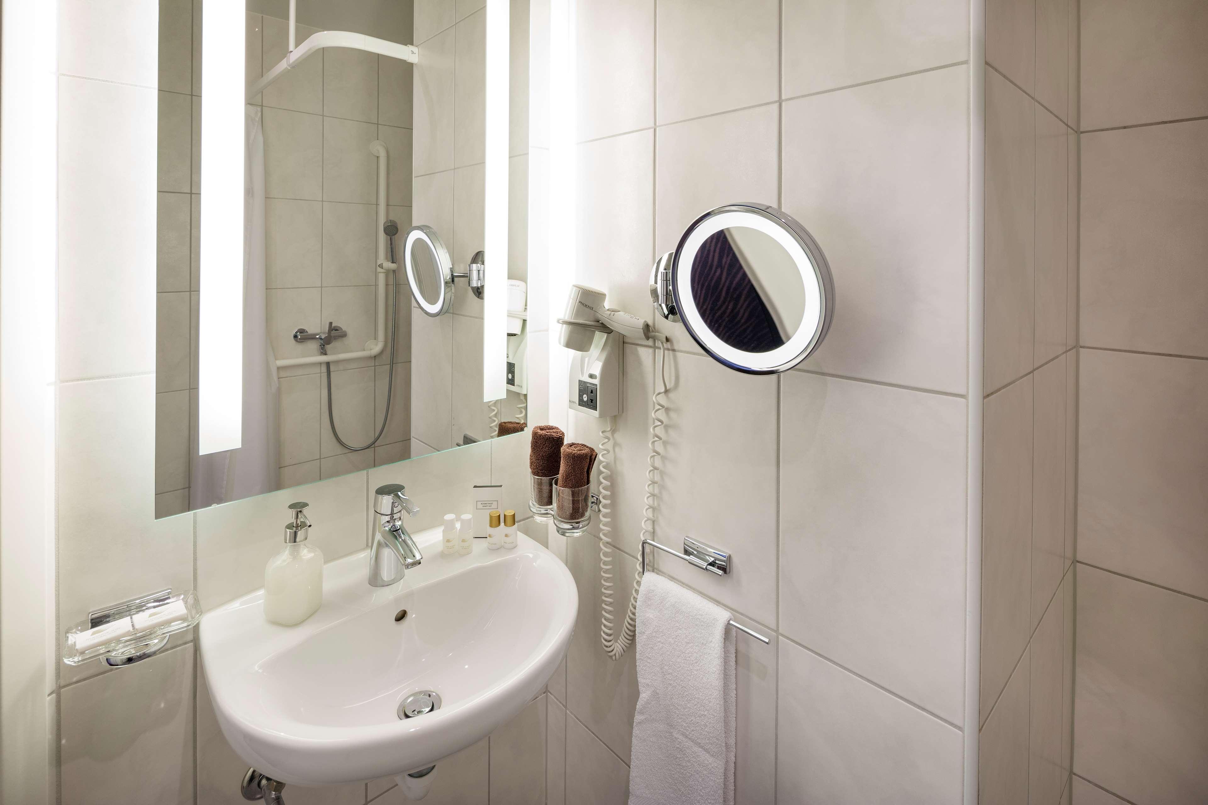 SEEMOWE SWISS QUALITY HOTEL 53/56