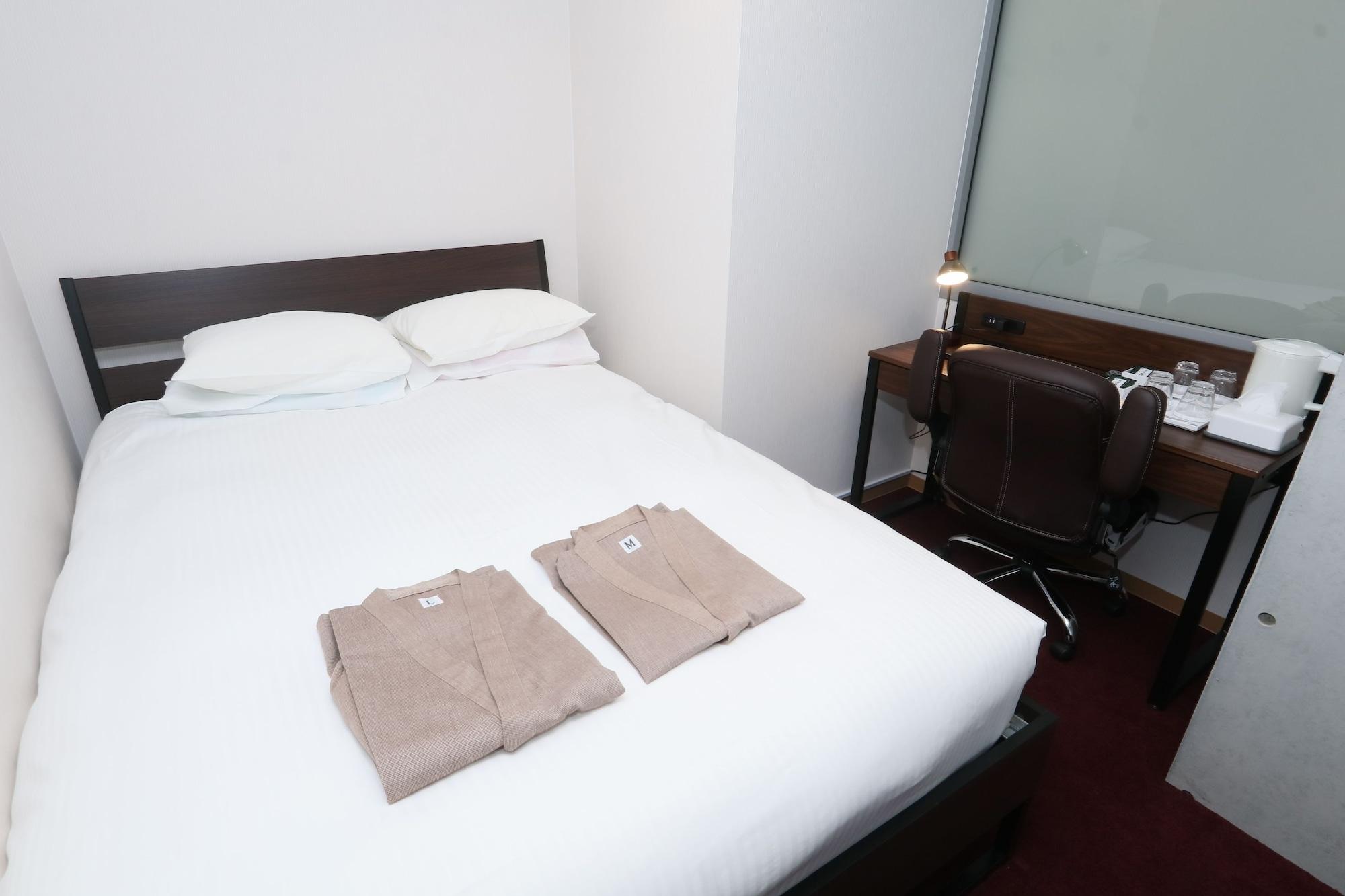 Lightning Hotel 13/36