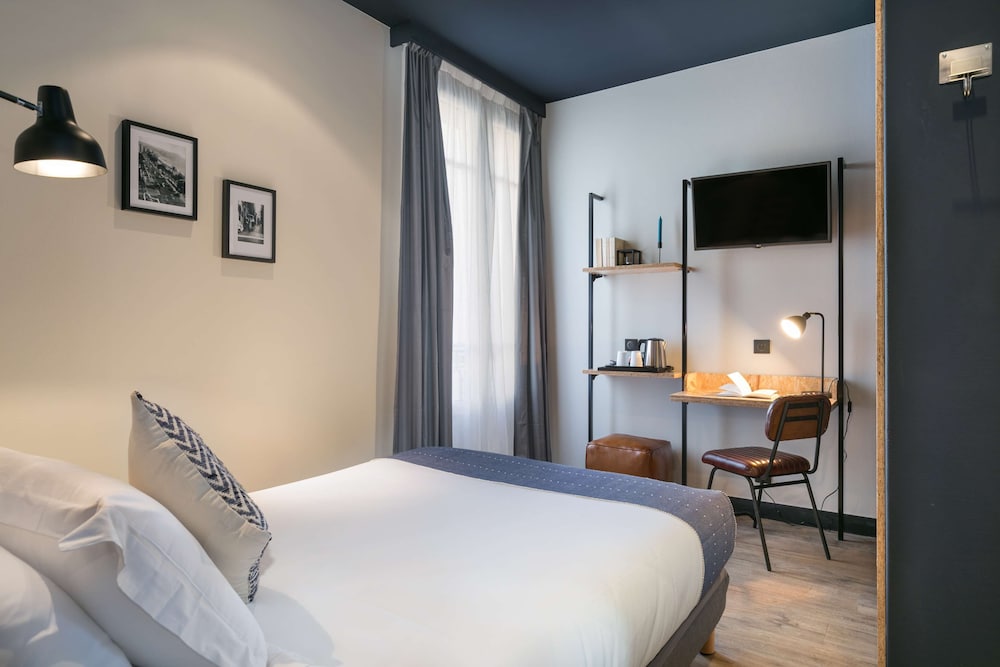 ROOM, SINGLE