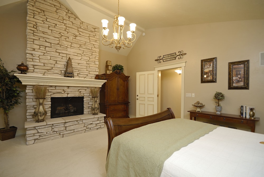 The Roost Bed and Breakfast 8/40