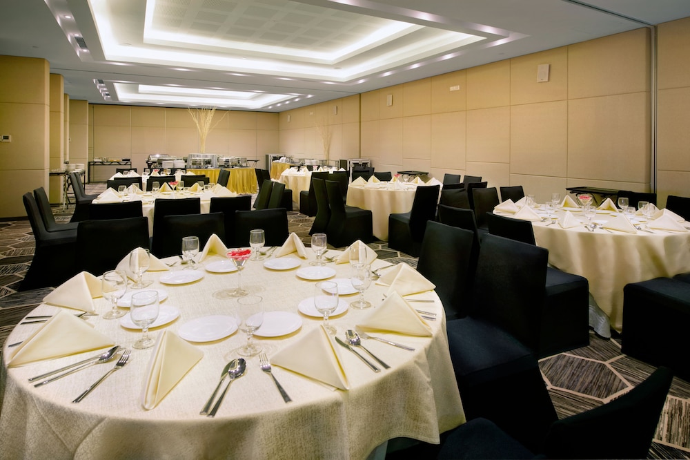 Olive Tree Hotel 59/63