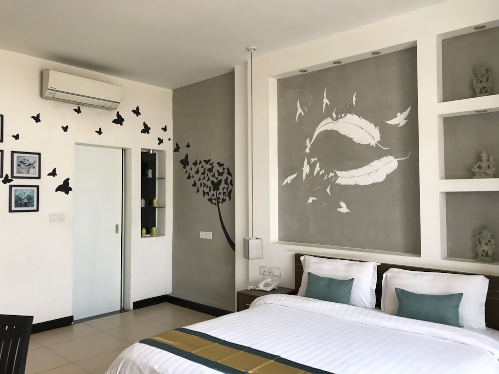 DELUXE, DOUBLE BED, RIVER VIEW
