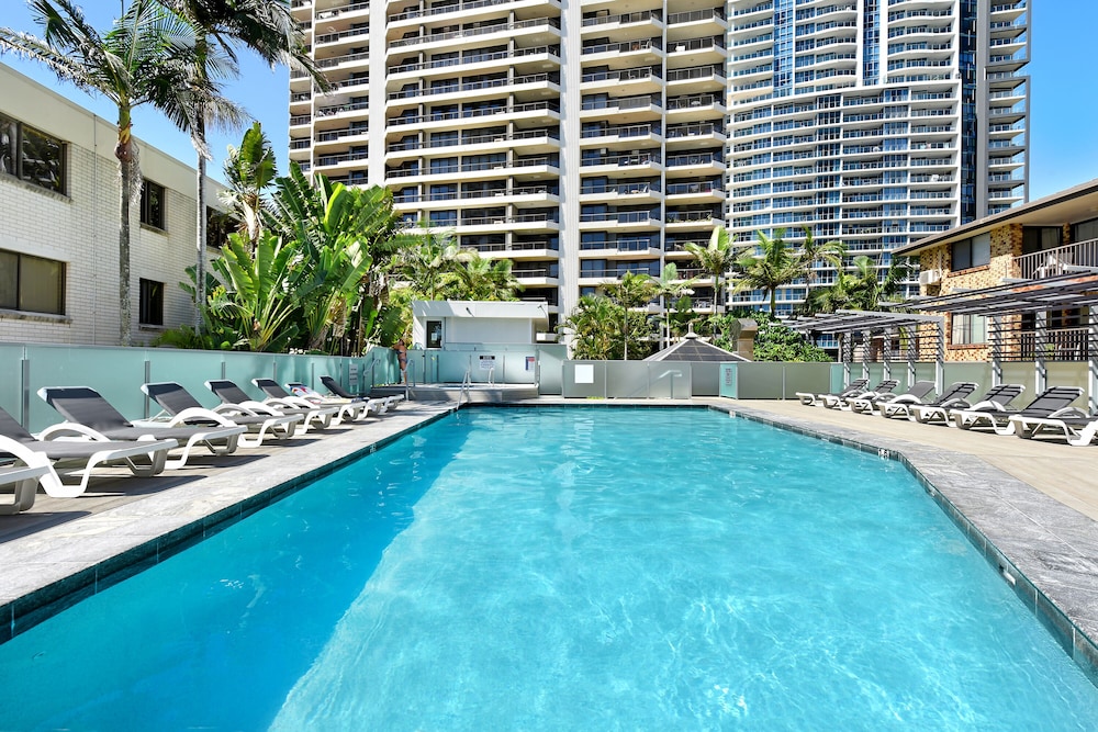 Surfers Century Oceanside Apartments 39/50