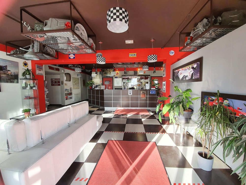 ENZO HOTELS CANNES ECLUSE by Kyriad Direct 8/31