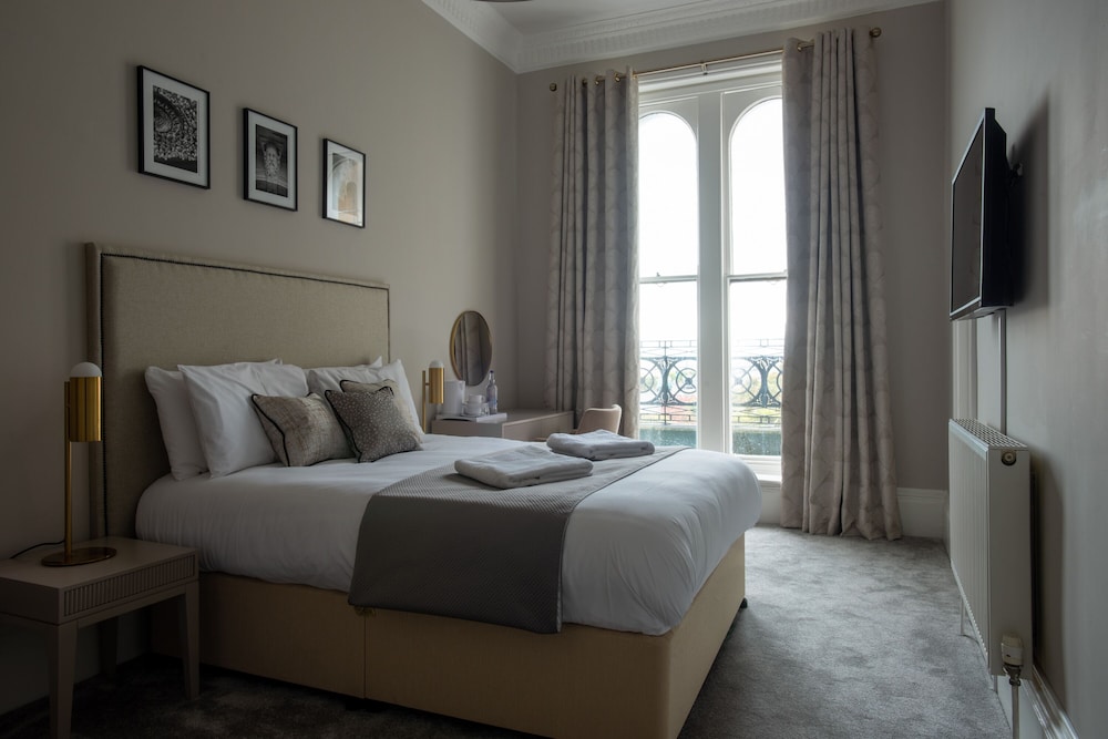 Superior, Double Bed, Lateral Side Sea View