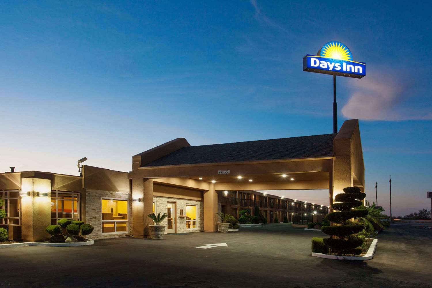Days Inn by Wyndham Chowchilla Gateway to Yosemite 2/18