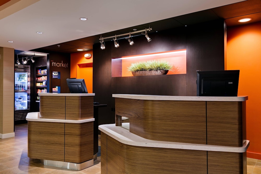 Lobby at Courtyard by Marriott Chicago Southeast/Hammond, HAMMOND - IN