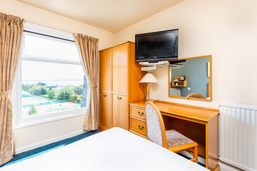 Abbey Lawn Hotel 35/64