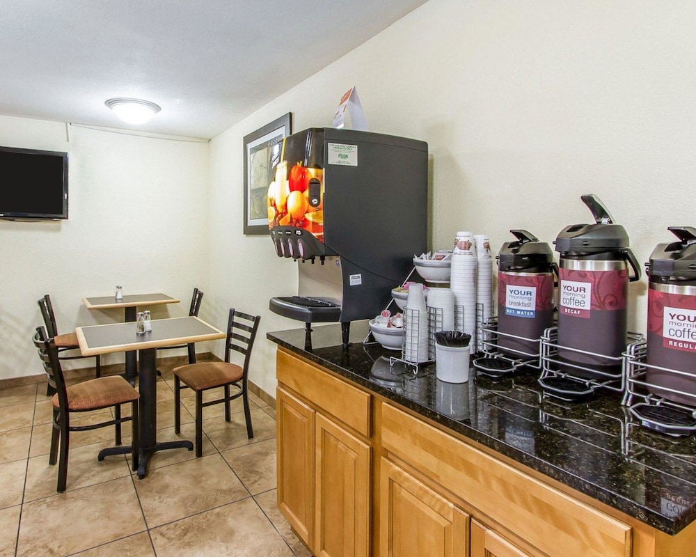 Quality Inn Macomb Near University Area 30/38