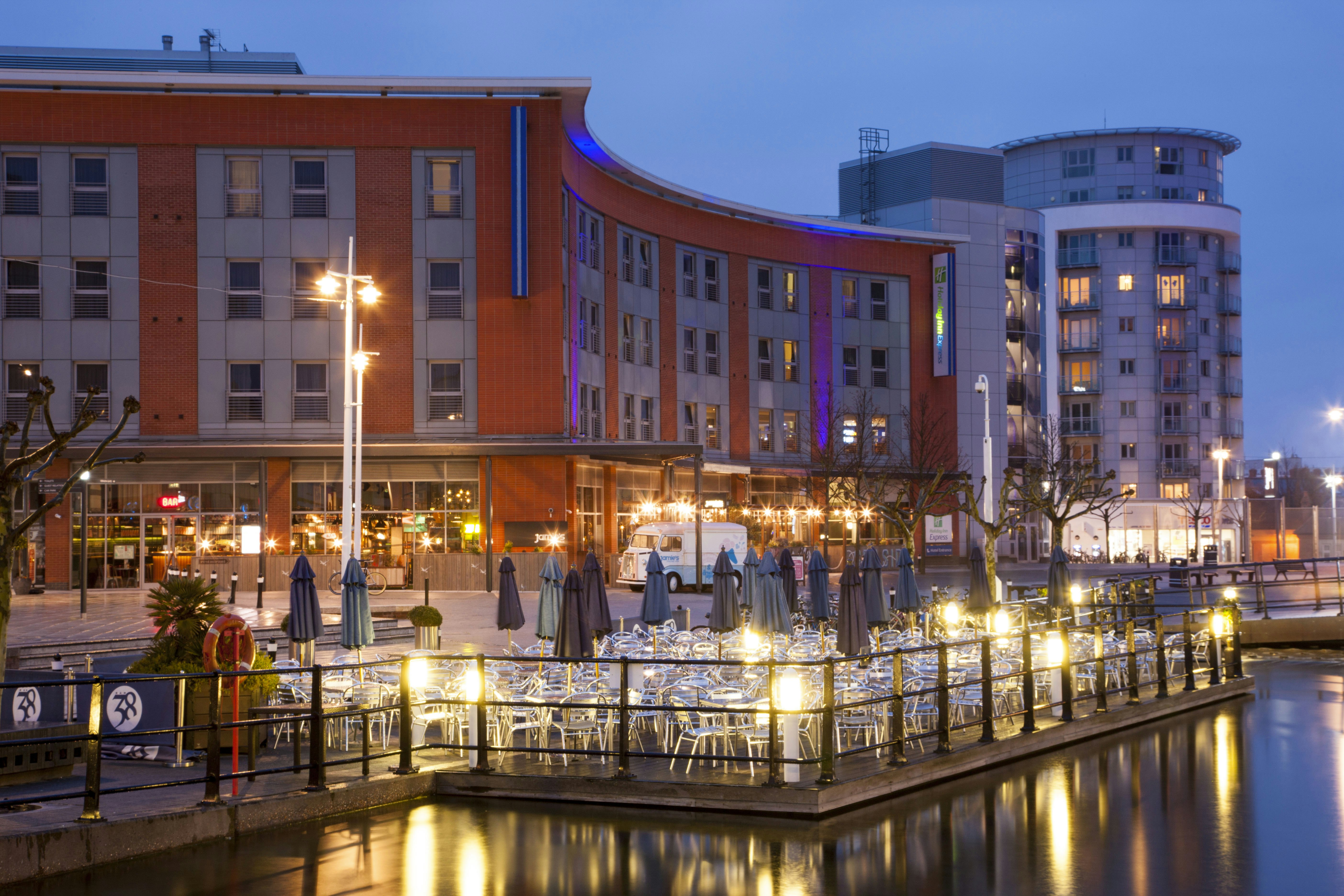 Holiday Inn Express Portsmouth Gunwharf Quays 2/56