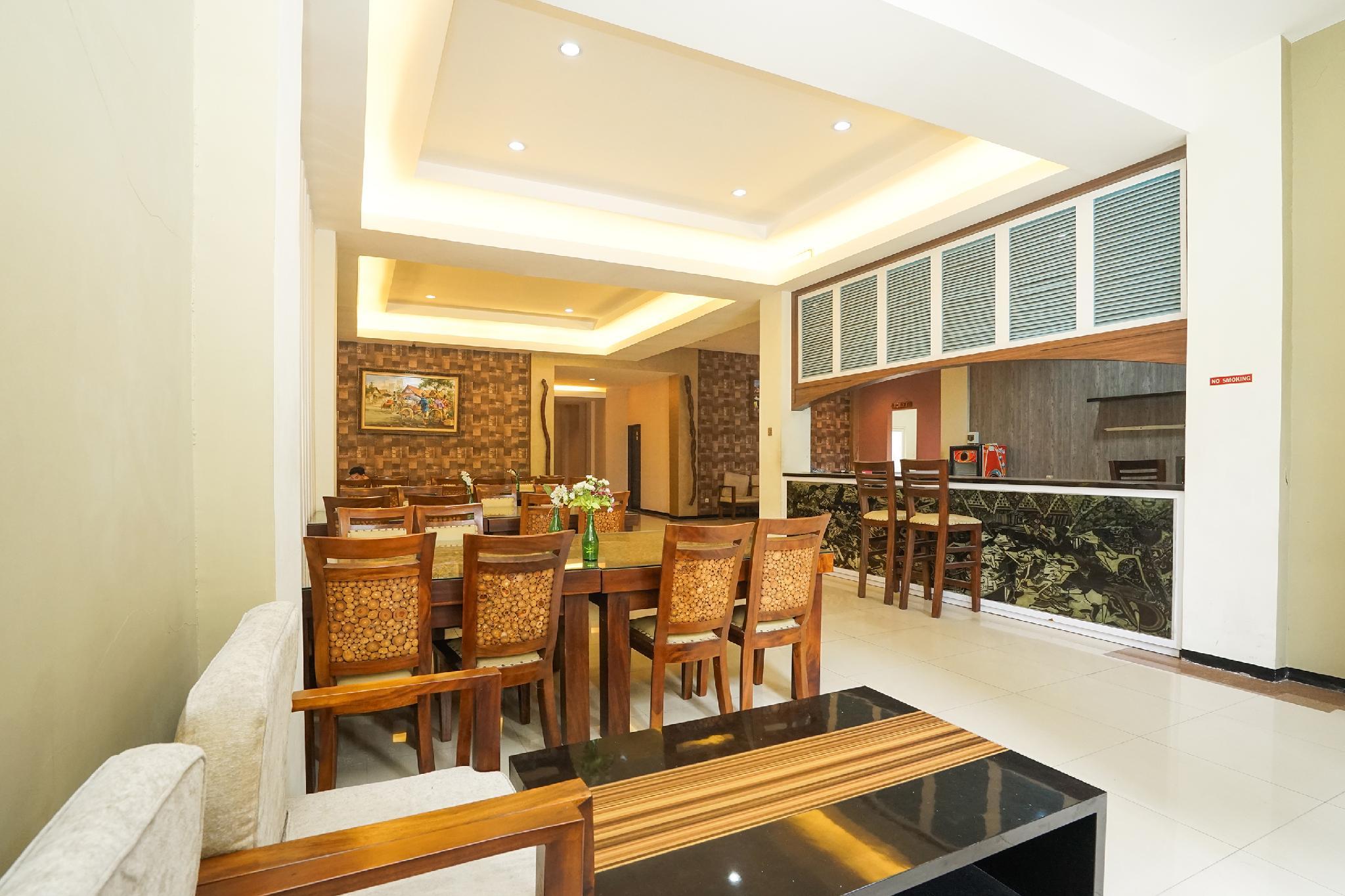Oyo 282 Putri Utari Guest House 22/31