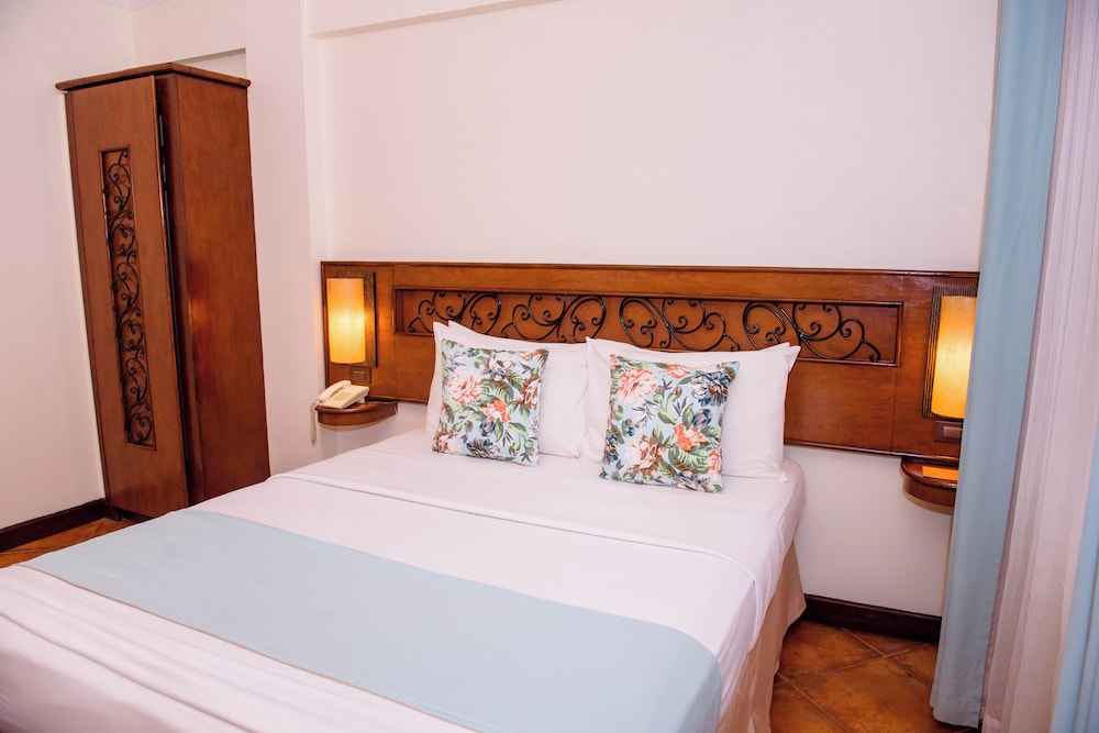 Montebello Hotel, Cebu 11/56